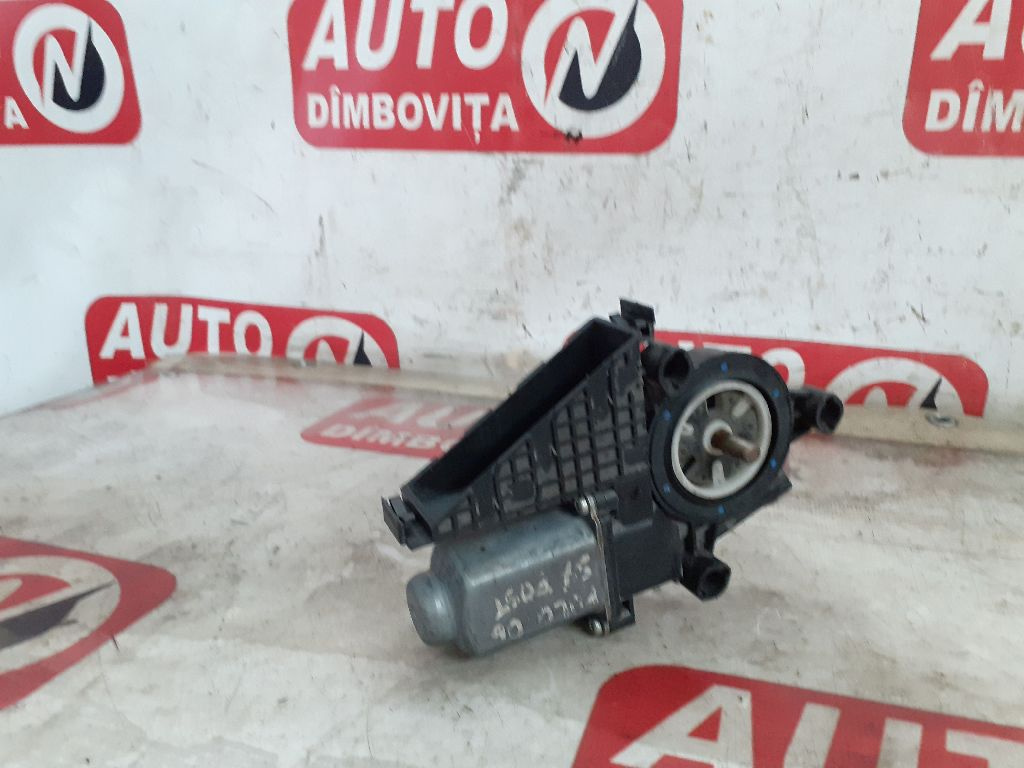 MOTORAS MACARA STANGA SPATE VOLKSWAGEN POLO 9N 2002 OEM:6Y0959811.