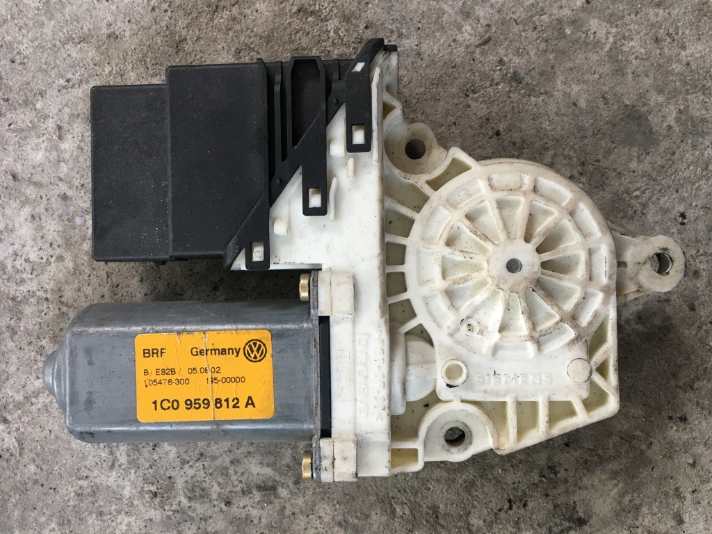 Motoras macara usa dreapta spate VW Golf 4 Bora 1C0959812A 1C0 959 812 A