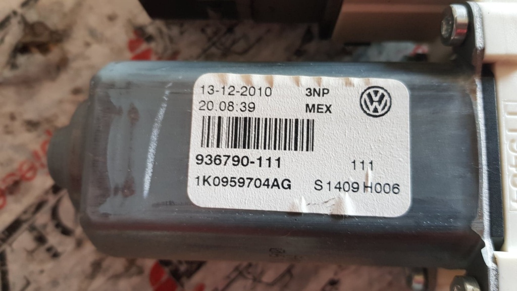 Motoras macara usa dreapta spate VW Golf