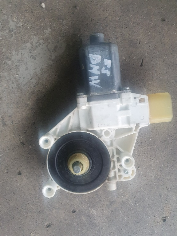 Motoras macara usa fata stanga pentru BMW E87 2009