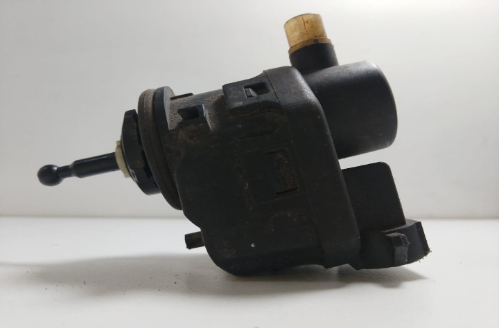 Motoras reglaj faruri 7700420737 Nissan Navara D22