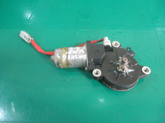 MOTORAS REGLAJ SCAUN ELECTRIC DREAPTA FATA MITSUBISHI PAJERO SHOGUN III FAB. 1999 – 2007 ⭐⭐⭐⭐⭐