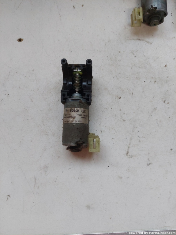 Motoras reglaj scaun stanga fata BMW 7 V (F01, F02, F03, F04) [ 2008 - 2015 ] OEM 0390204003