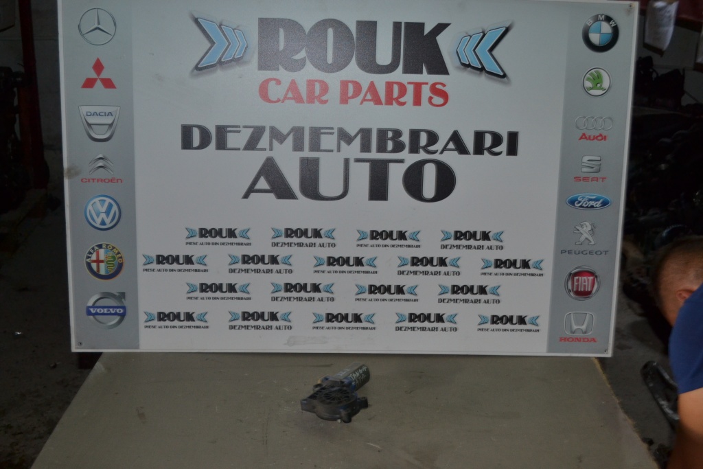 MOTORAS STANGA FATA BMW 320D E46