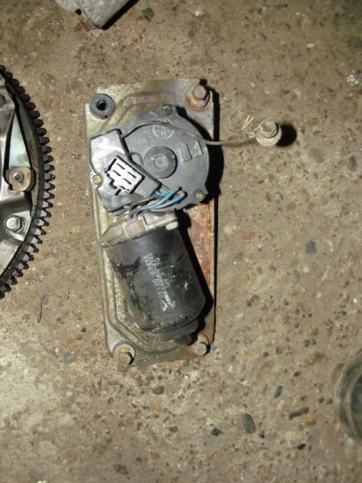 Motoras stergator Daihatsu feroza far si haion dezmembrez feroza 1.6