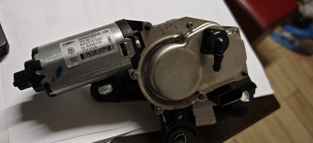 Motoras stergator haion 7p6955711 Volkswagen VW Touareg generatia 2 7P [2010 - 2014] (2010 - 2014),