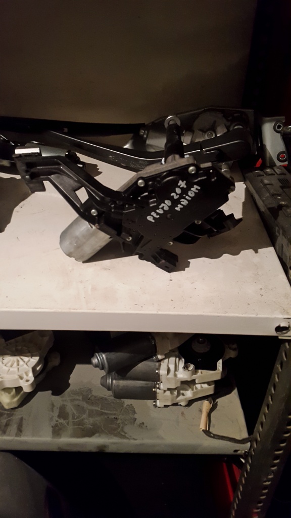 Motoras stergator peugeot 207 an 2007