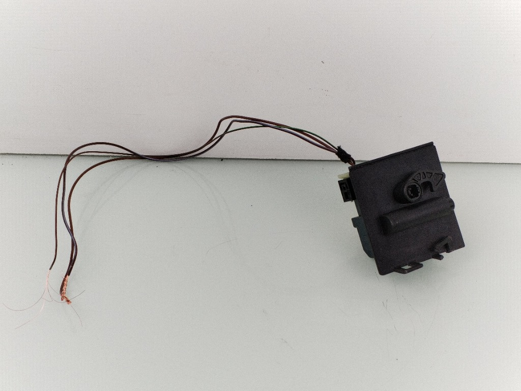 Motoras usa rezervor Mercedes C Class W205 A0008207703