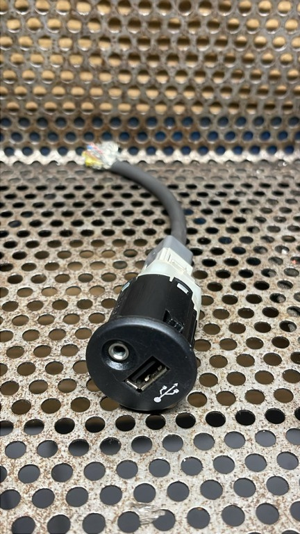 Mufă USB / AUX Nissan Juke 2010-2018