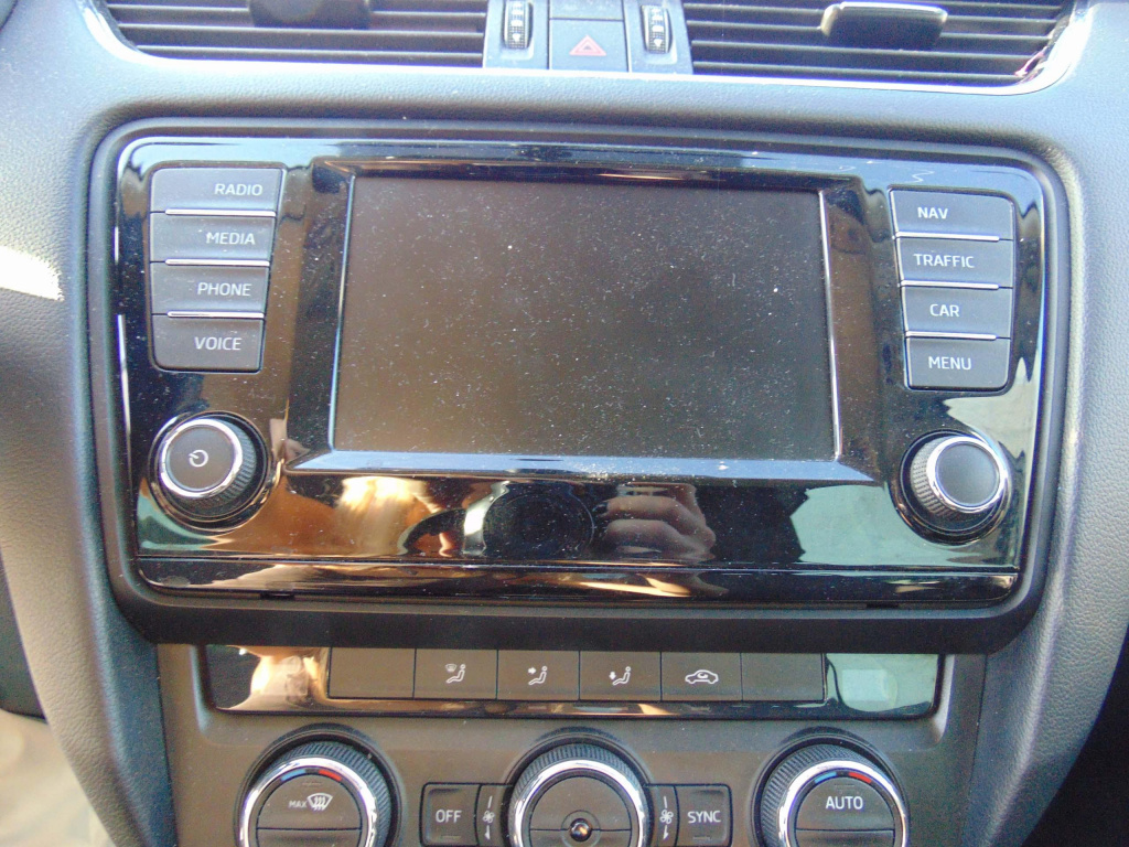 Navigatie avand codul original 5E0919605J pentru Skoda Octavia 3