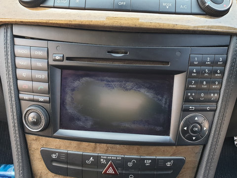 Navigatie Radio CD Player Mercedes CLS C219 W219 Facelift 2004 - 2010 [C0207]