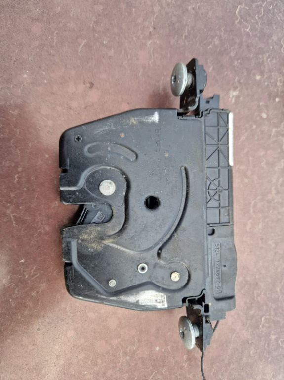 Încuietoare broasca capotă spate haion BMW seria 5 F10 cod: 51247191212