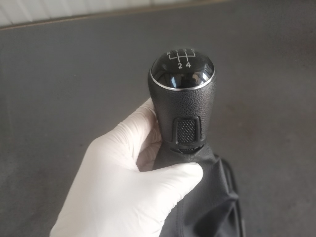 Nuca schimbator 5+1 cu manson VW Polo 6r