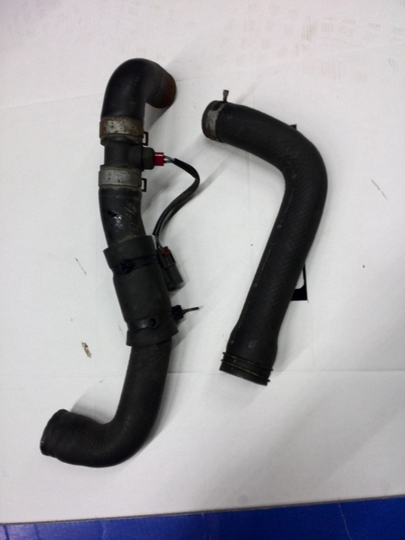 NV1041 SET DOUA Furtunuri APA RADIATOR + SENZOR Nissan NAVARA D22 PICK-UP 1998....2001 76KW 103 CP