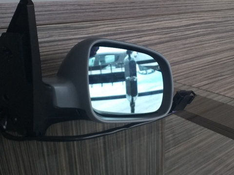 Oglindă dreapta electrică VW Golf 4 sticla heliomată, an fabricatie 2002