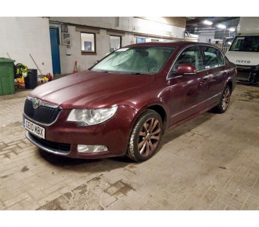 Oglinda completa stanga Skoda Superb An fabricatie 2010 2.0 Diesel Cod motor:BMP 140 CP