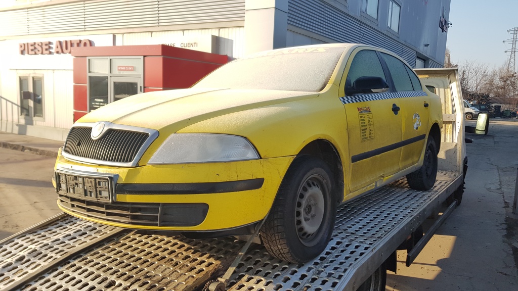 Oglinda dreapta completa Skoda Octavia 2 2006 berlina 1.4