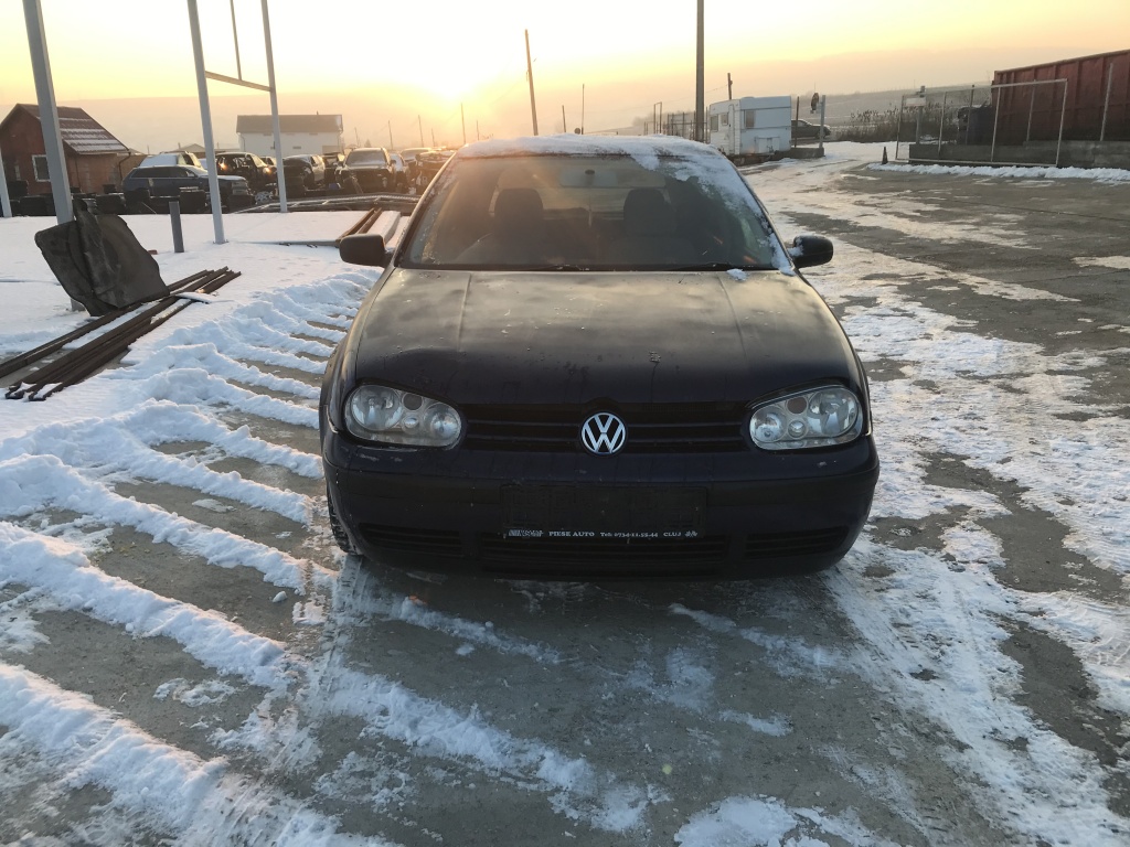 Oglinda dreapta completa Volkswagen Golf 4 2000 hatchback 1,6