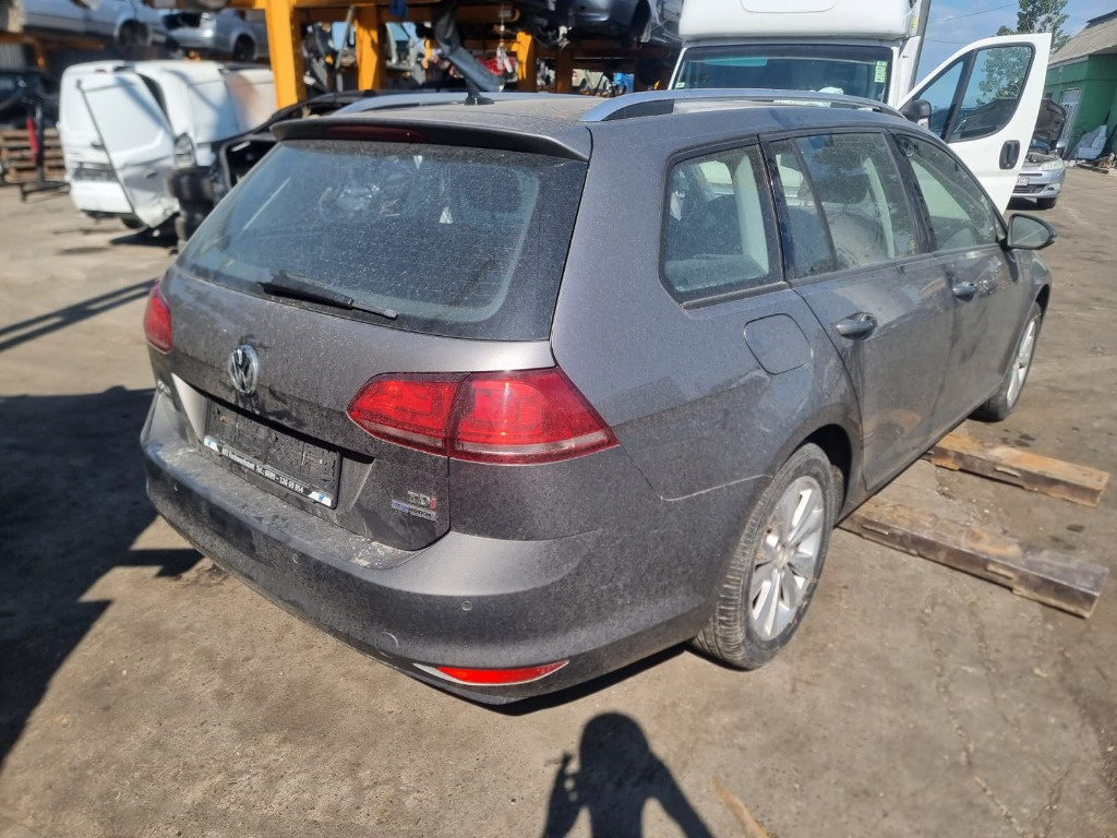 Oglinda dreapta completa Volkswagen Golf