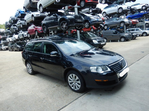 Oglinda dreapta completa Volkswagen Passat B6 2010 Break 1.6 TDI Motorina