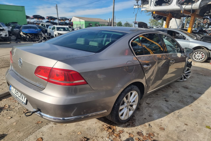 Oglinda dreapta completa Volkswagen Passat B7 2014