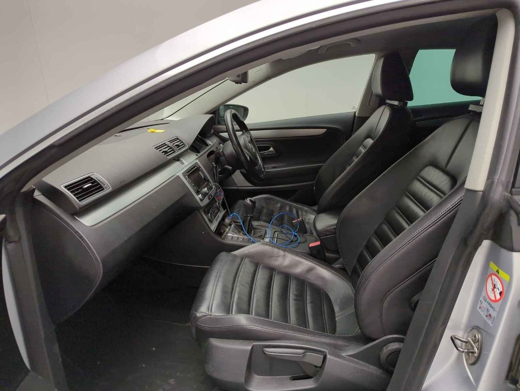 Oglinda dreapta completa Volkswagen Pass