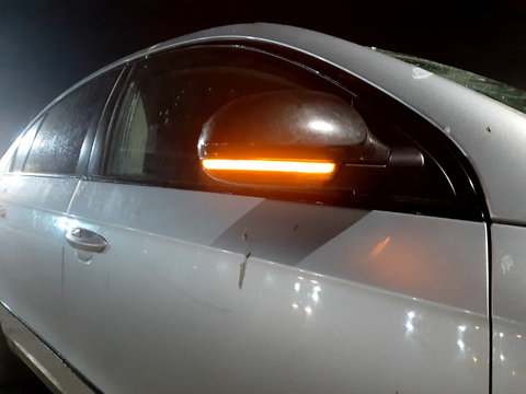 Oglinda dreapta cu rabatare / lumina ambientala / semnalizare dinamica VW PASSAT B6 fabr. 2005---