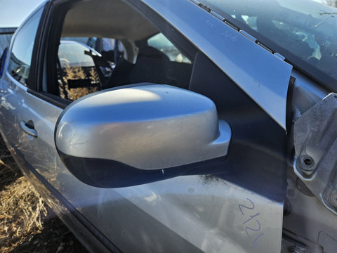 Oglinda dreapta cu rabatre manuala si reglaj electric Renault Clio 3 Coupe 2010, CU MIC DEFECT CARCASA