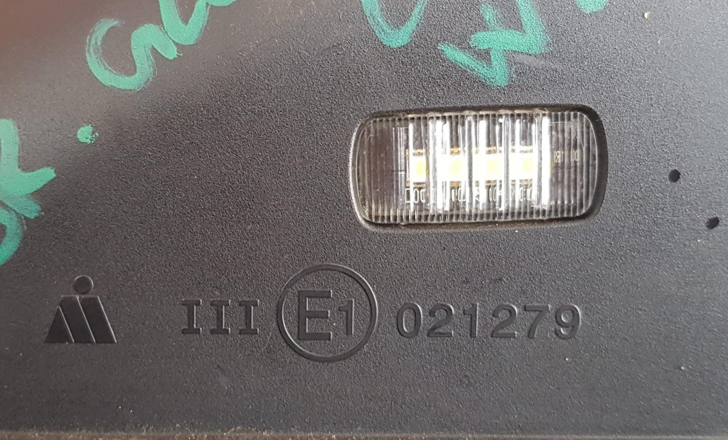 Oglinda dreapta electrica cu lumina pode
