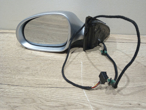 Oglinda electrica stanga cu semnalizare Volkswagen Passat B6 2.0 TDI Sedan 2009, cod 3C0857933