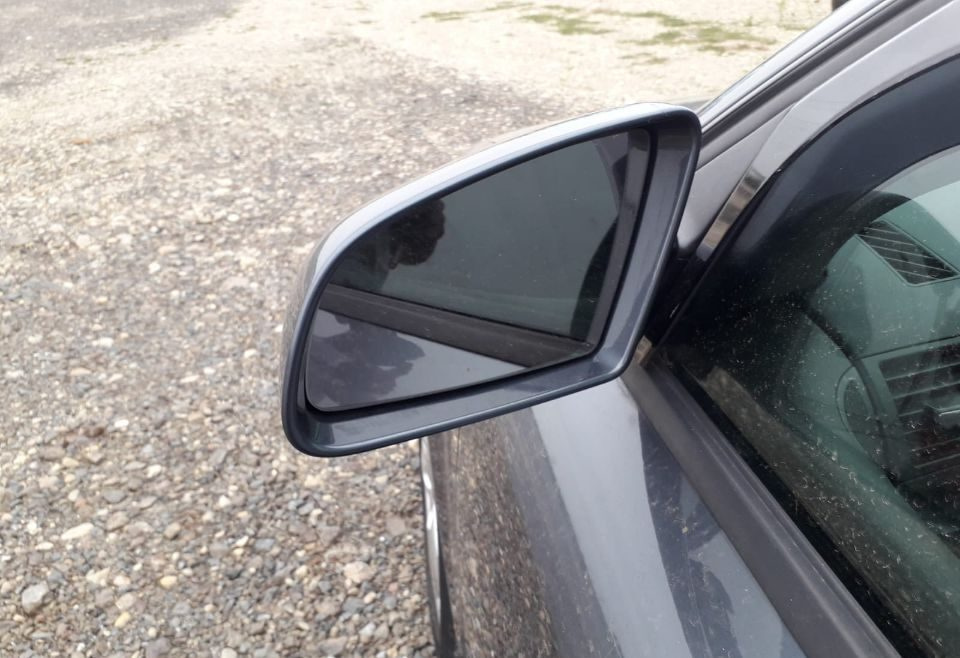 Oglinda stanga Audi A4 b6 an 2003