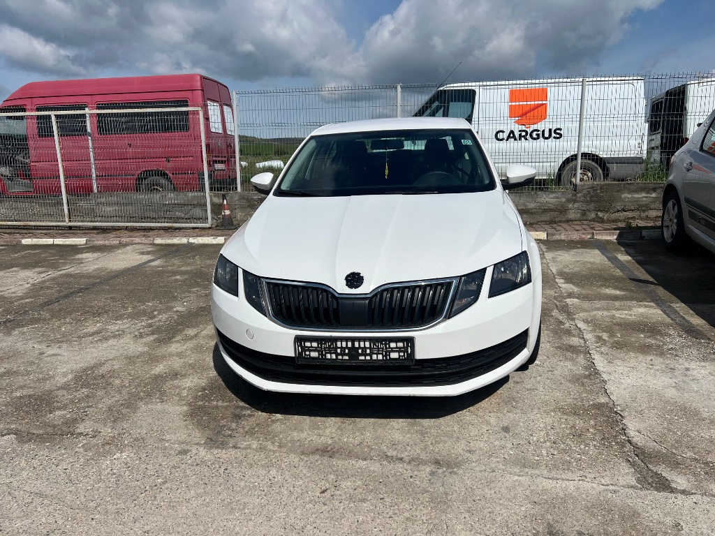 Oglinda stanga completa Skoda Octavia 2018 Limuzina 1,6 tdi