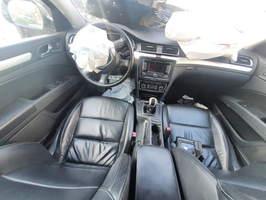 Oglinda stanga completa Skoda Superb 2 2