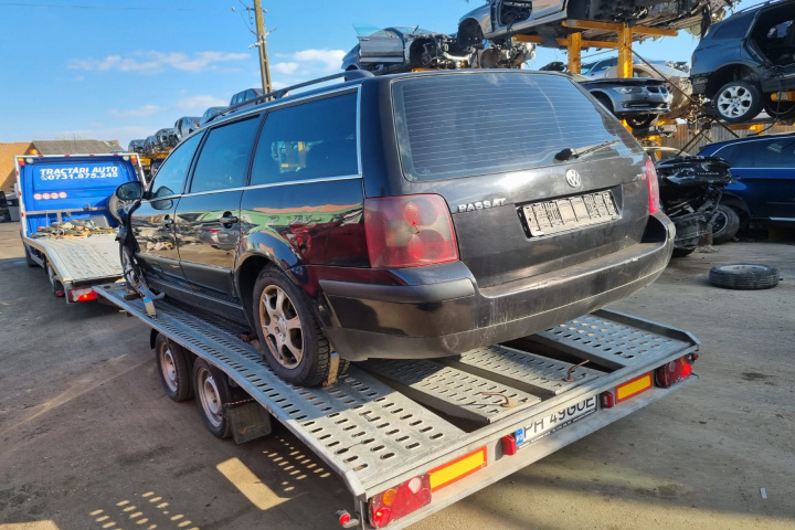 Oglinda stanga completa Volkswagen Passat B5 2005 break 2.0