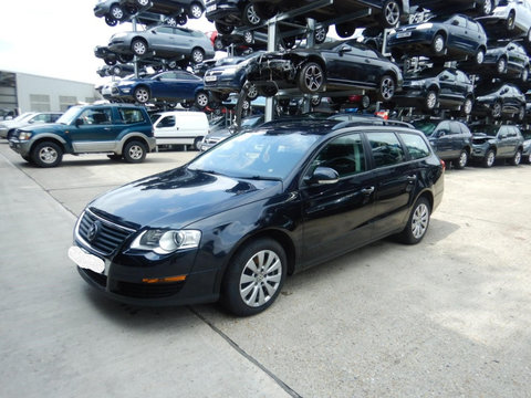 Oglinda stanga completa Volkswagen Passat B6 2010 Break 1.6 TDI Motorina