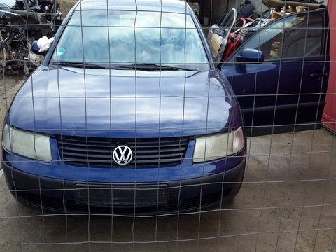 Oglinda stanga completa VW Passat B5 1999 berlina 1.8