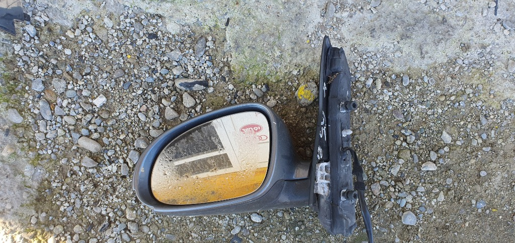 Oglinda stanga electrica cu semnalizare sparta Volkswagen Golf 5 plus