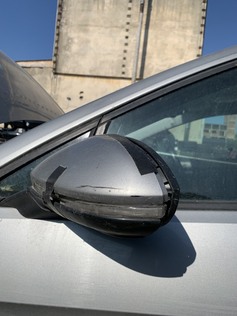 Oglinda stanga incompletă Volkswagen Golf 7 Break 1.4 Benzina 2015, CU DEFECT