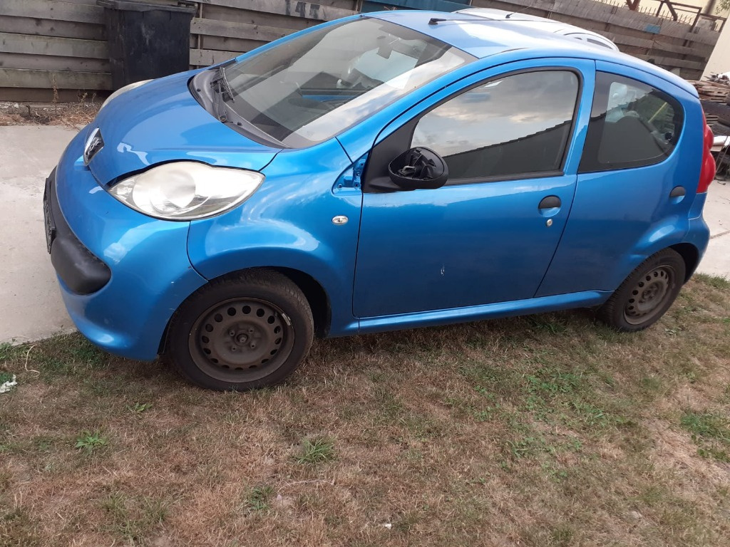 Oglinda stanga Peugeot 107 1.0 benzina