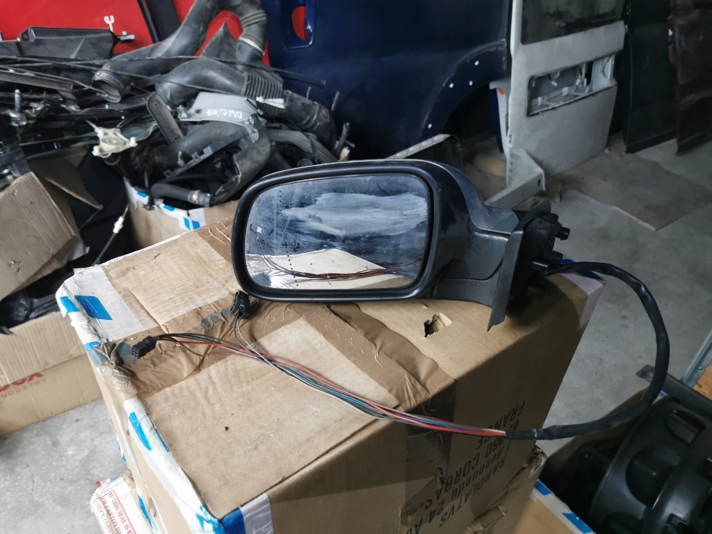 Oglinda stanga Peugeot 307 an 2007 cu 7 fire la mufe