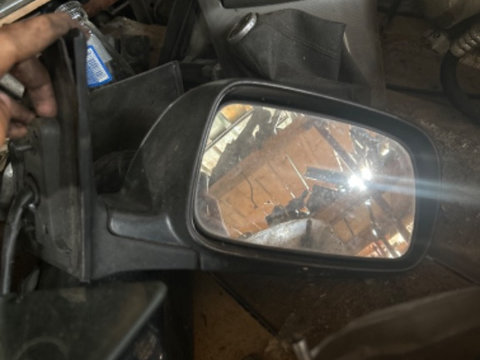 Oglinda Toyota Avensis