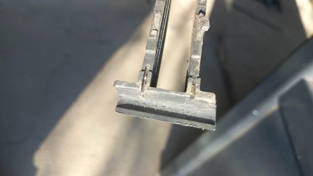 OPEL ASTRA G GRILA INFERIOARĂ BARĂ FA