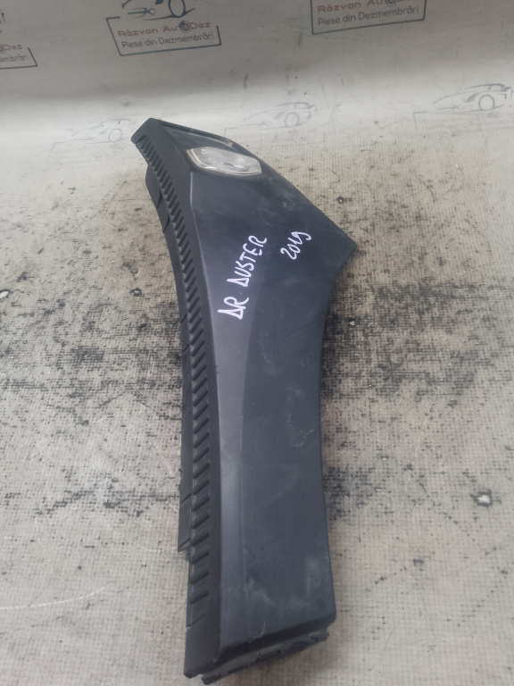 Ornament aripa dreapta fata Dacia Duster 2019