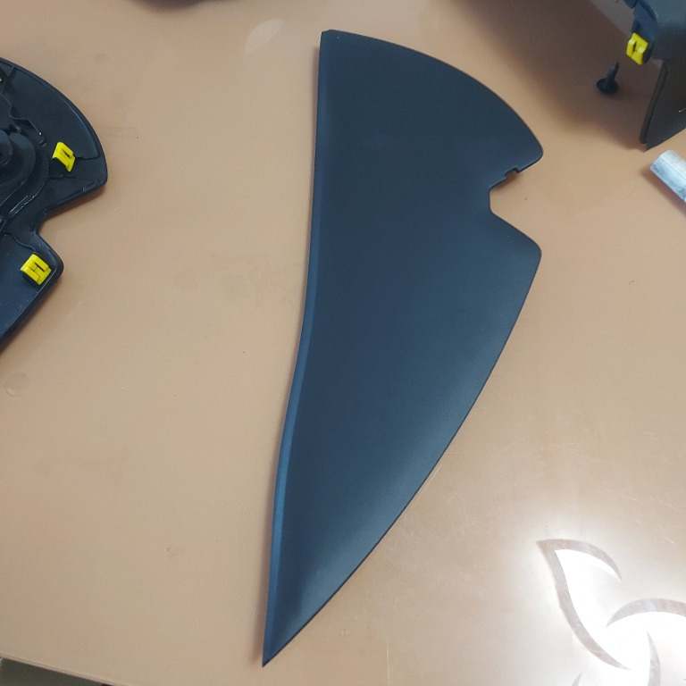 Ornament bord stanga Renault Kadjar cod produs: 689218545R