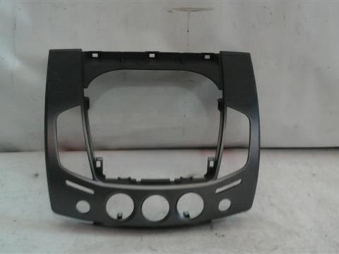 Ornament central plansa bord Mitsubishi L200 An 2006 2007 2008 2009 2010 2011 2012 2013 2014 cod MN179800ZZ