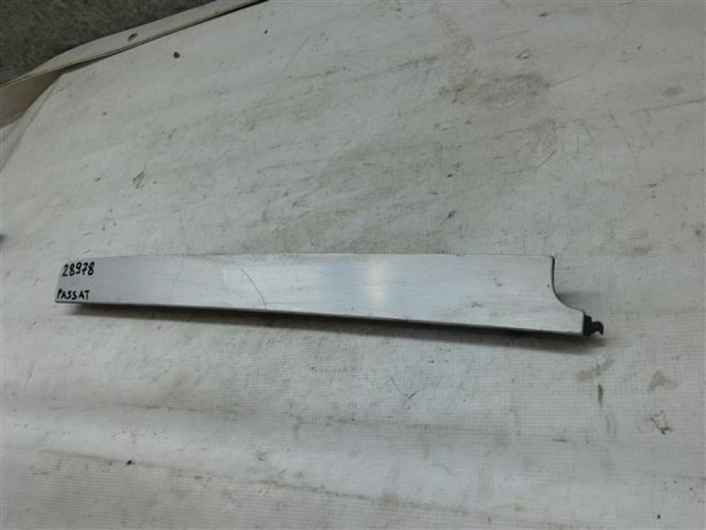 Ornament cromat bord Vw Passat B6 An 2005 2006 2007 2008 2009 2010 cod 3C1857212F