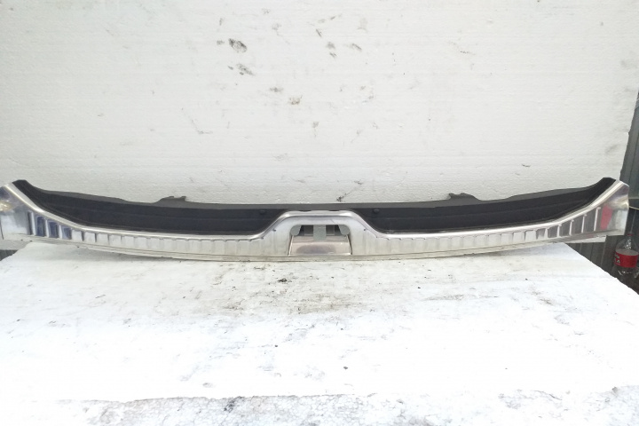 Ornament cromat portbagaj Volvo XC60 [facelift] [2013 - 2017] Crossover 2.0 D4 Geartronic (190 hp)