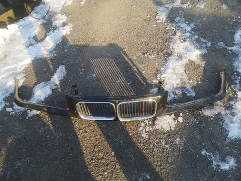 Ornament grila radiator BMW Seria 3 E36 cu lacas spalator far