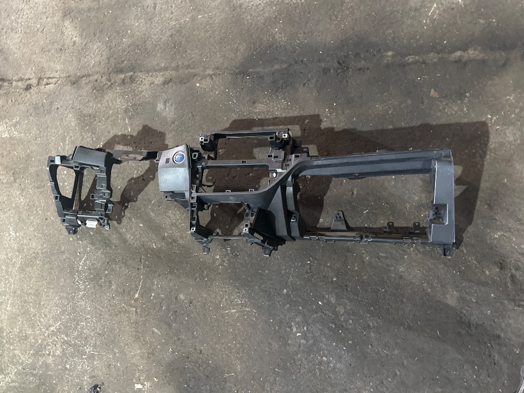 Ornament inferior bord 55303-02350 Toyota Auris 20