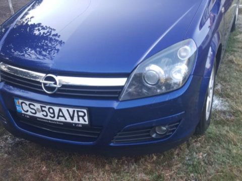 Ornament inferior stalp dreapta Opel Astra H [2004 - 2007] Hatchback 1.7 CDTI MT (101 hp)
